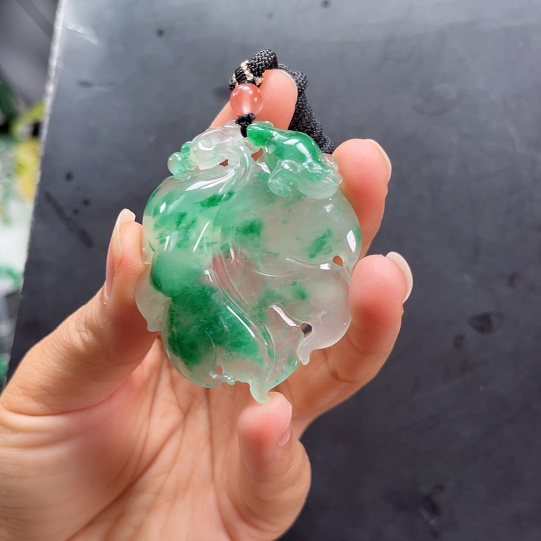 石英质玉未镶嵌颈饰