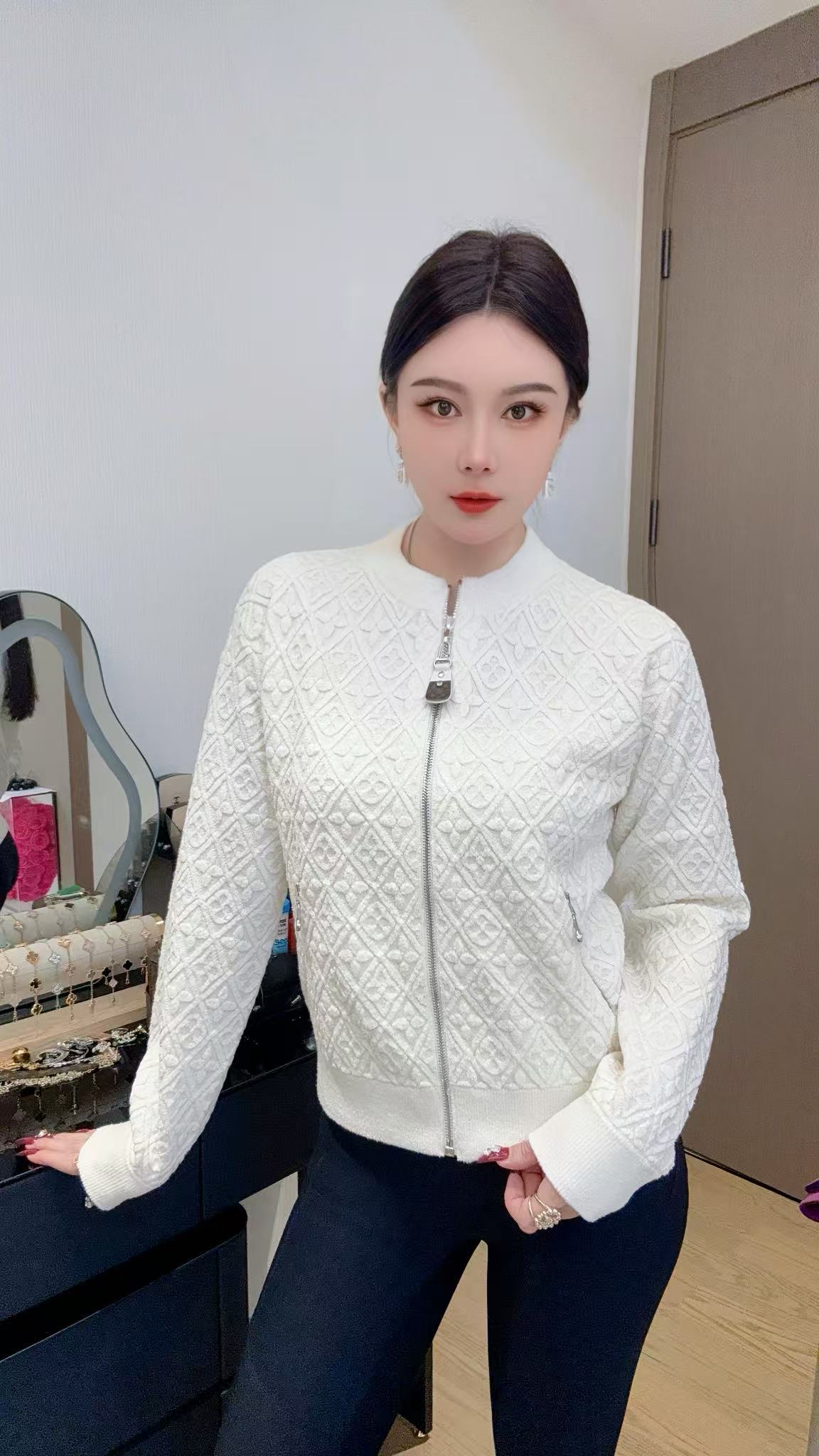  F374  [杋爷潮品] 马户浮雕织花外套