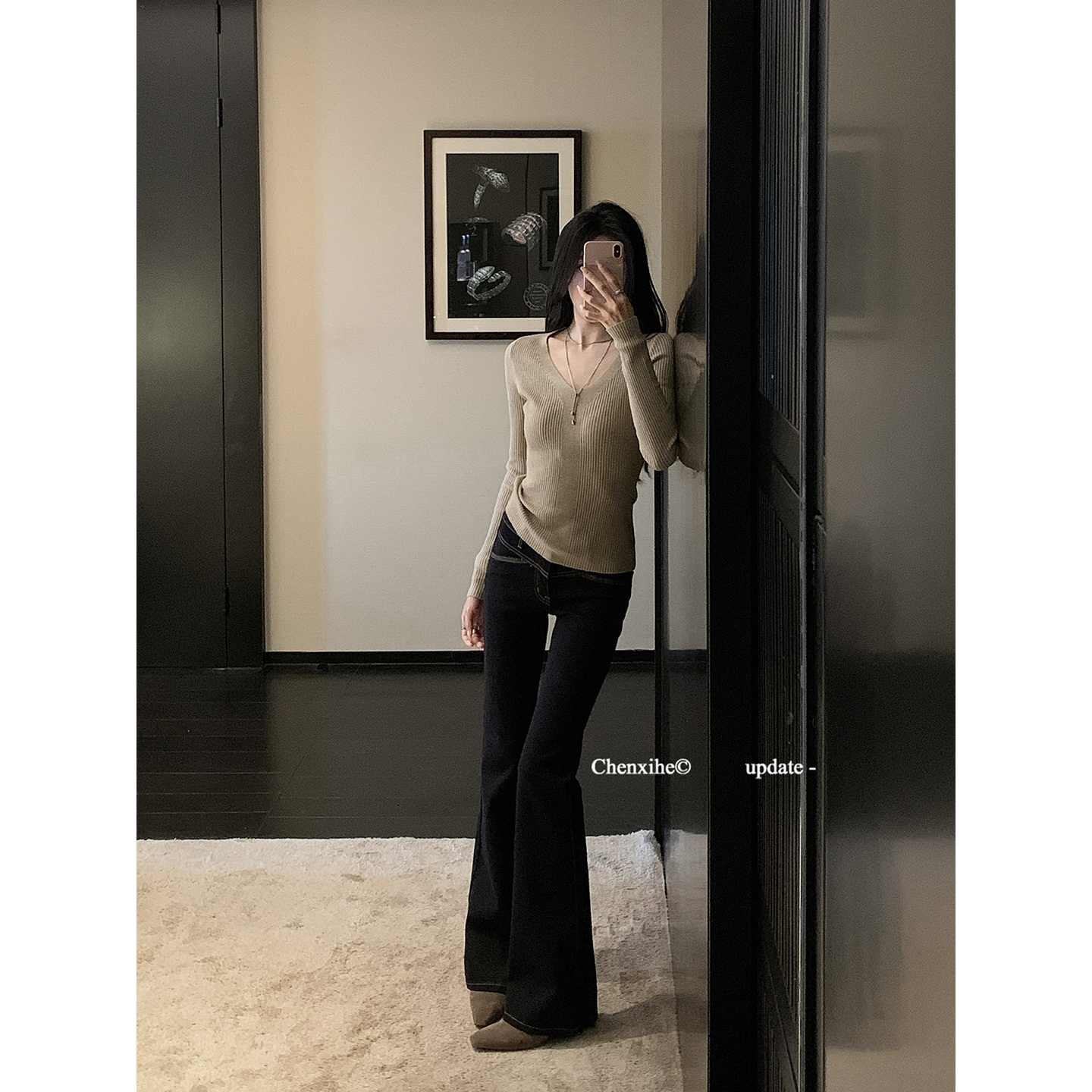 何晨曦 12/8 20:00「夜裂微弧」加购抢现货黑色磨毛牛仔裤 T1350K