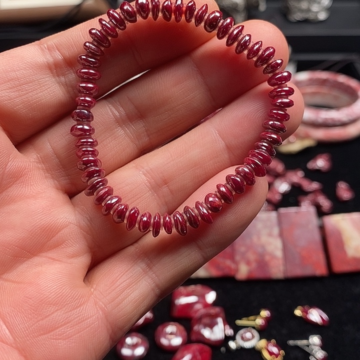 天然辰砂天然朱砂原矿打磨算盘珠