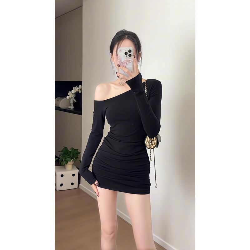 纯欲性感斜领褶皱长袖露肩连衣裙女春秋新款辣妹修身显瘦包臀短裙