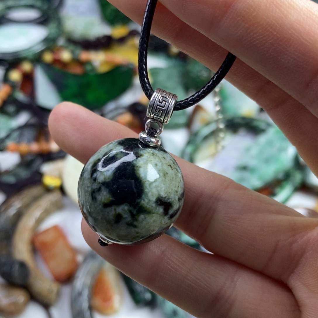 翡翠颈饰未镶嵌碧*