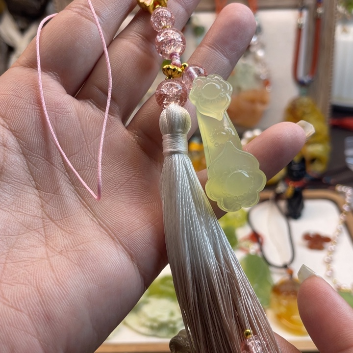 蛇纹石玉吊坠未镶嵌