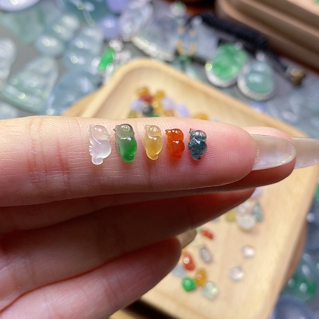 翡翠颈饰未镶嵌翡翠