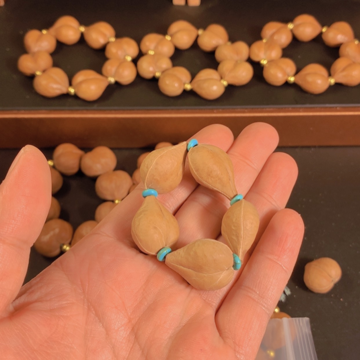 【闪购商品】吊坠桃核小**?