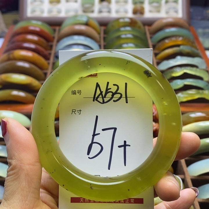 蛇纹石玉手镯未镶嵌