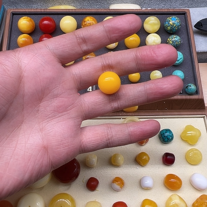 琥珀未镶嵌裸石鸡油黄单珠