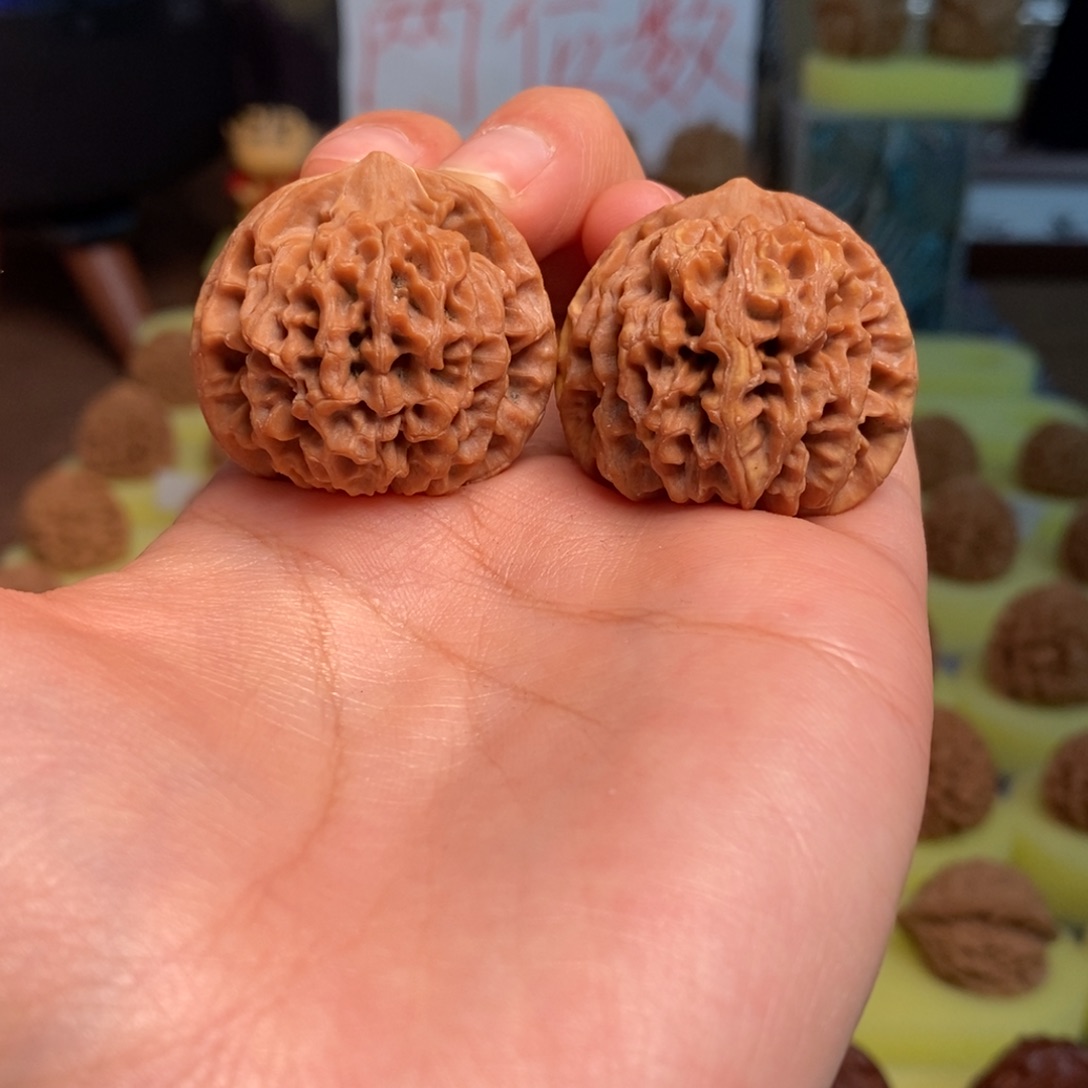 核桃秦岭闷尖狮子头34瑕疵