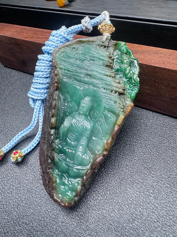 满工翡翠黄加绿雕刻石窟大日如来