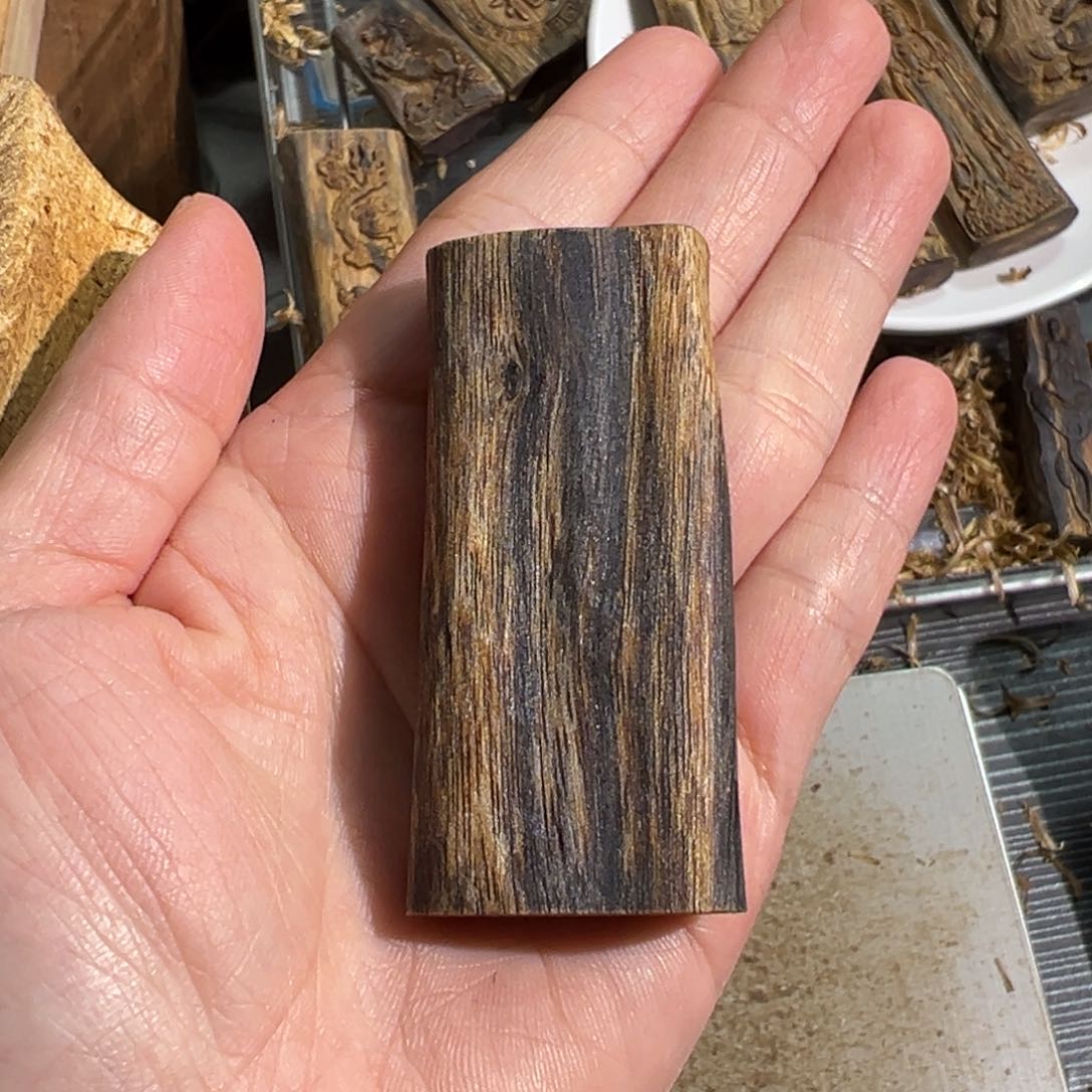 沉香吊坠绿奇楠吊坠10.7克