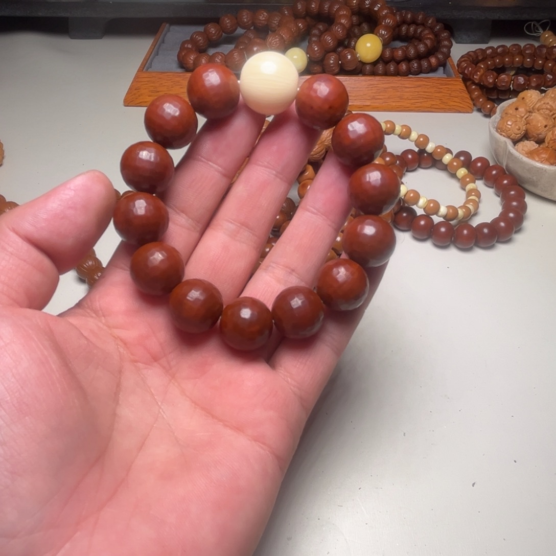 猴头核桃手串钻石面黑点