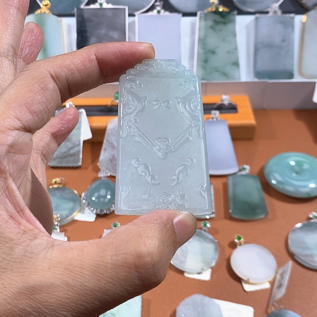 老***许翡翠未镶嵌颈饰缅甸翡翠