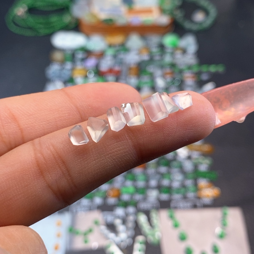 【闪购商品】翡翠挂件未镶嵌切割