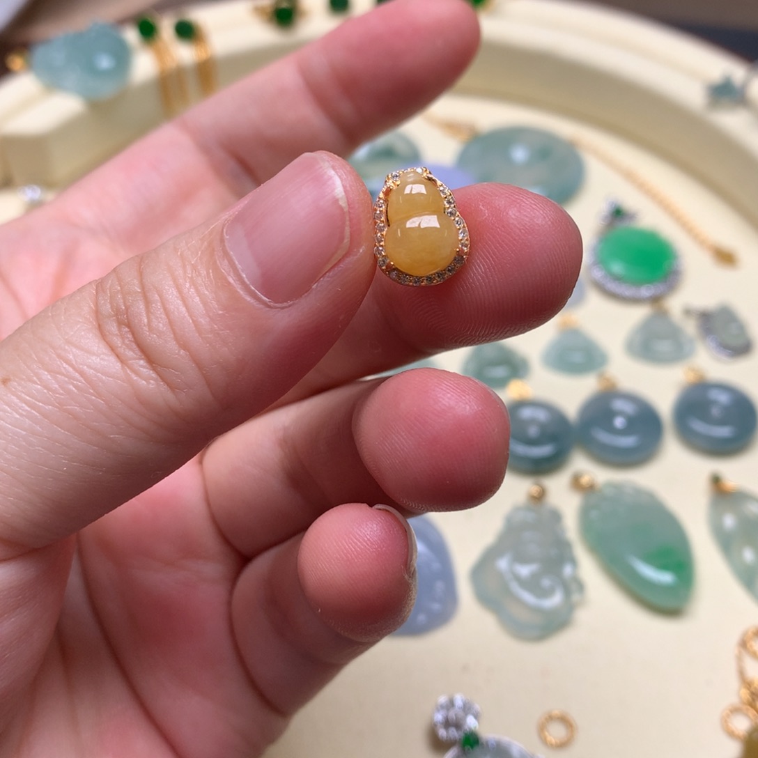 翡翠未镶嵌颈饰翡翠葫芦黄