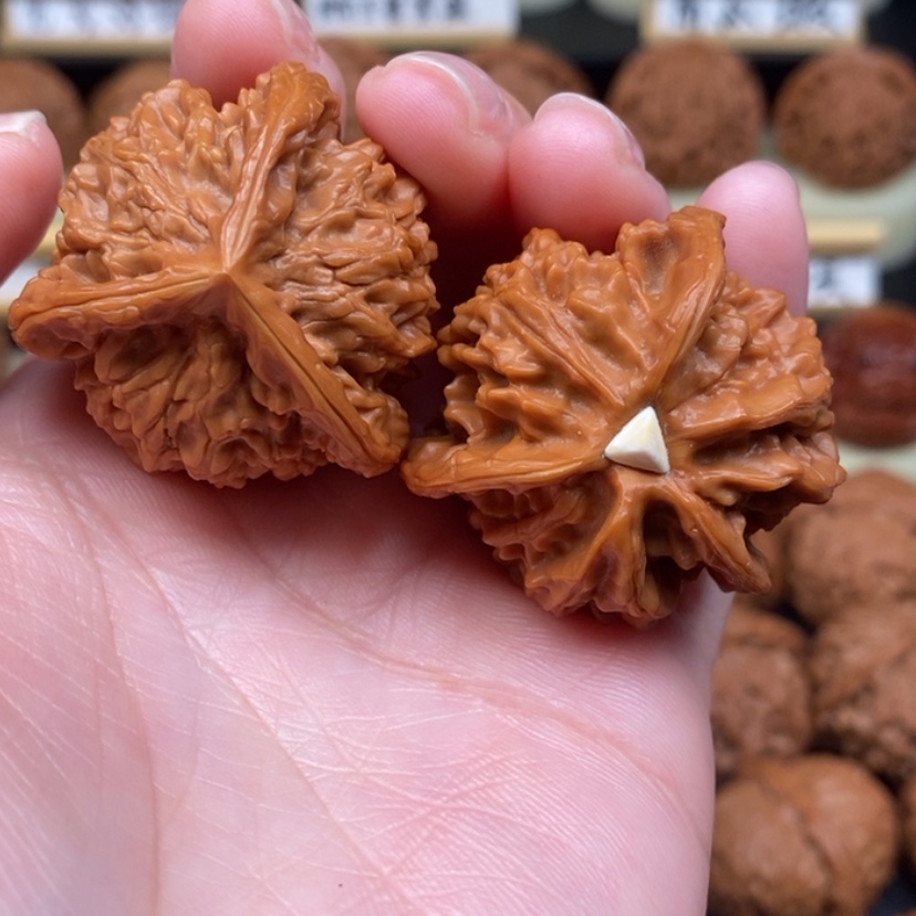 【闪购商品】文玩核桃吊坠三棱38