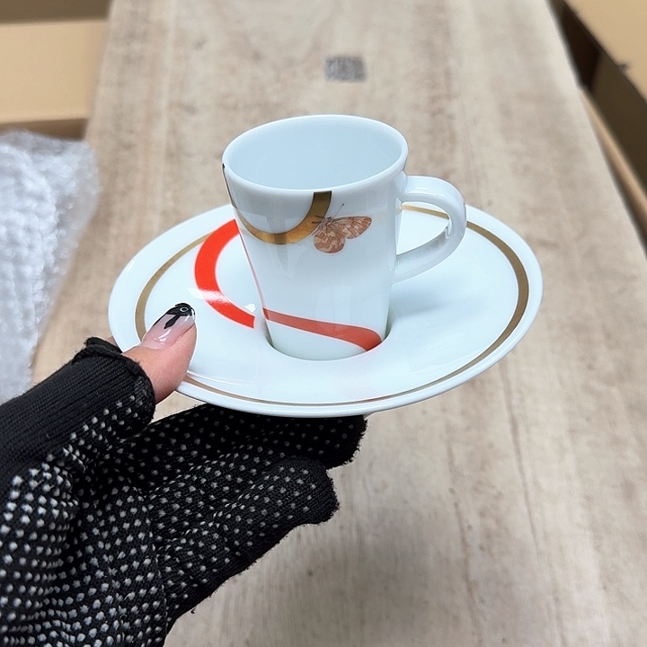 瓷片噗哈哈哈哈哈哈哈哈哈我笑