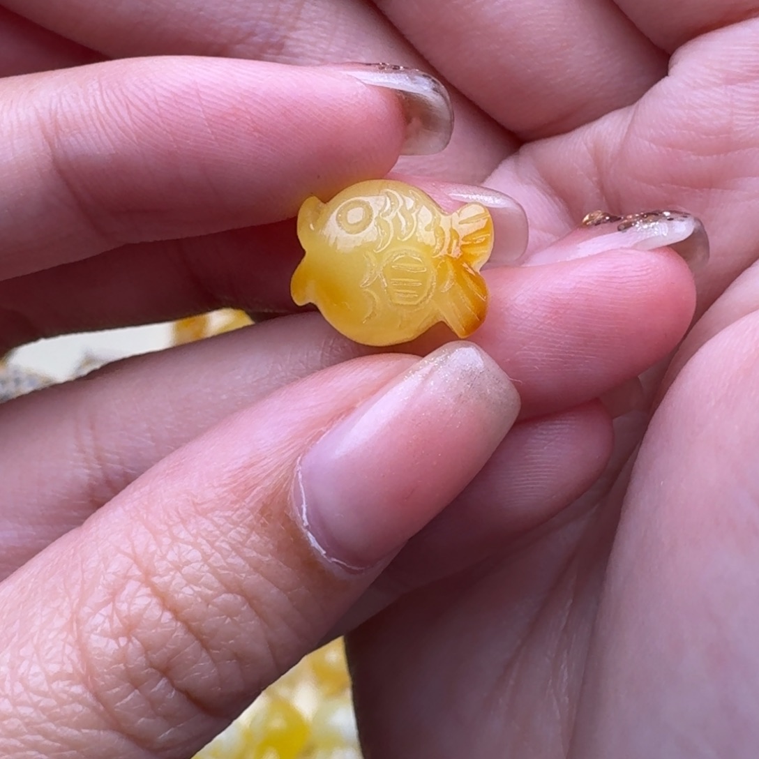 琥珀未镶嵌裸石2号