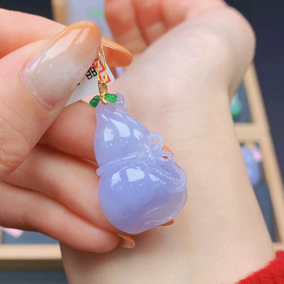 翡翠18K金镶嵌颈饰翡翠