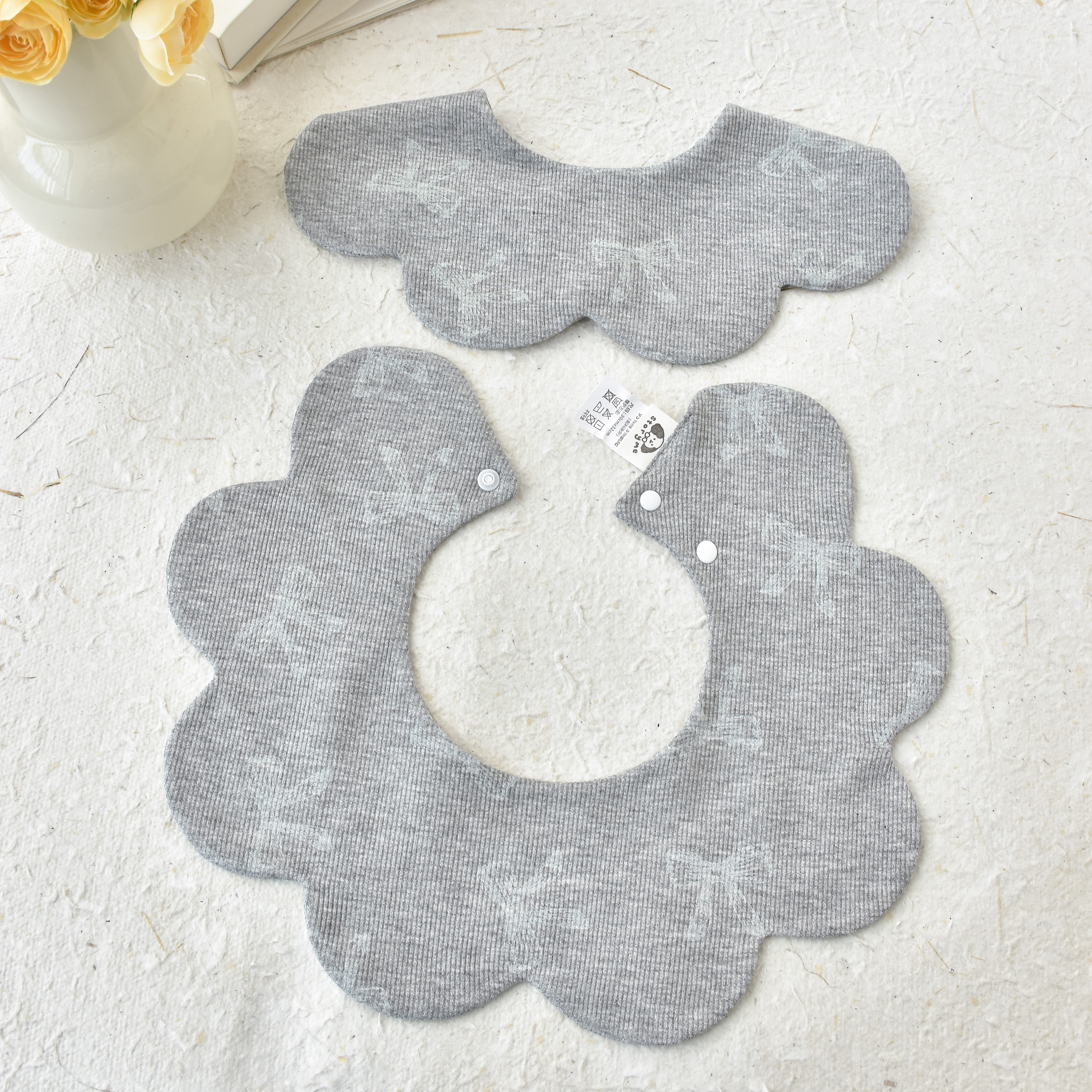 [y635]灰色坑条蝴蝶结口水巾围兜新生儿防吐奶柔软透气可爱ins风