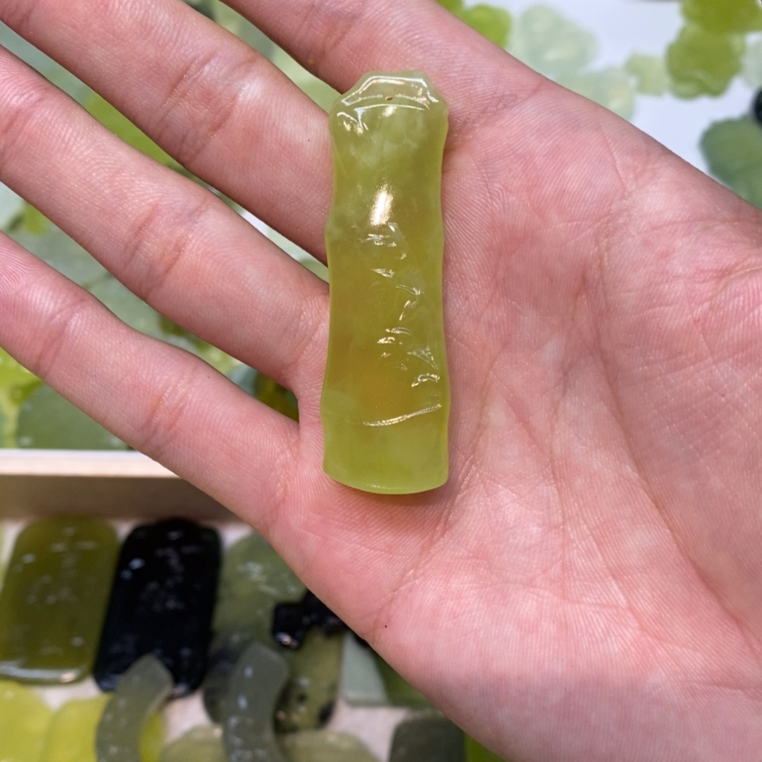 岫玉未镶嵌吊坠(不含链)