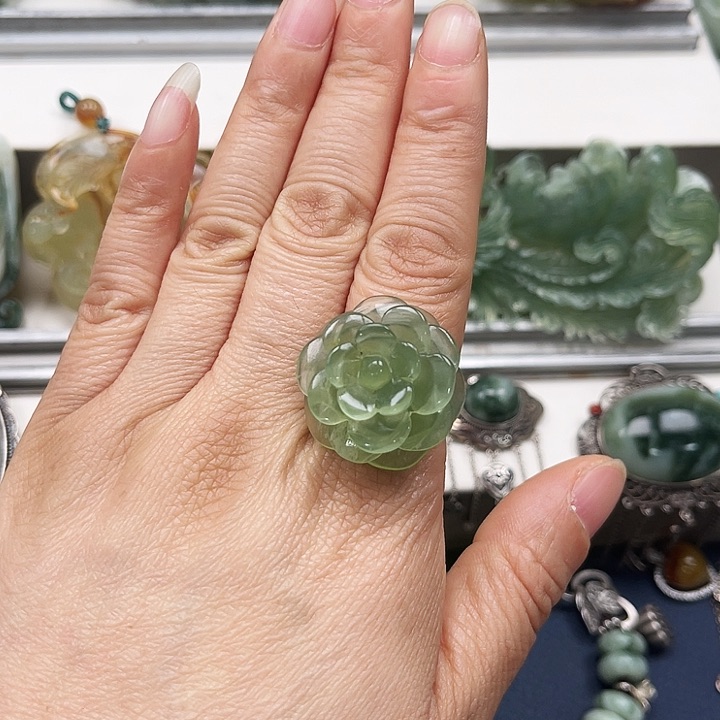 透闪石-蛇纹石玉戒指未镶嵌