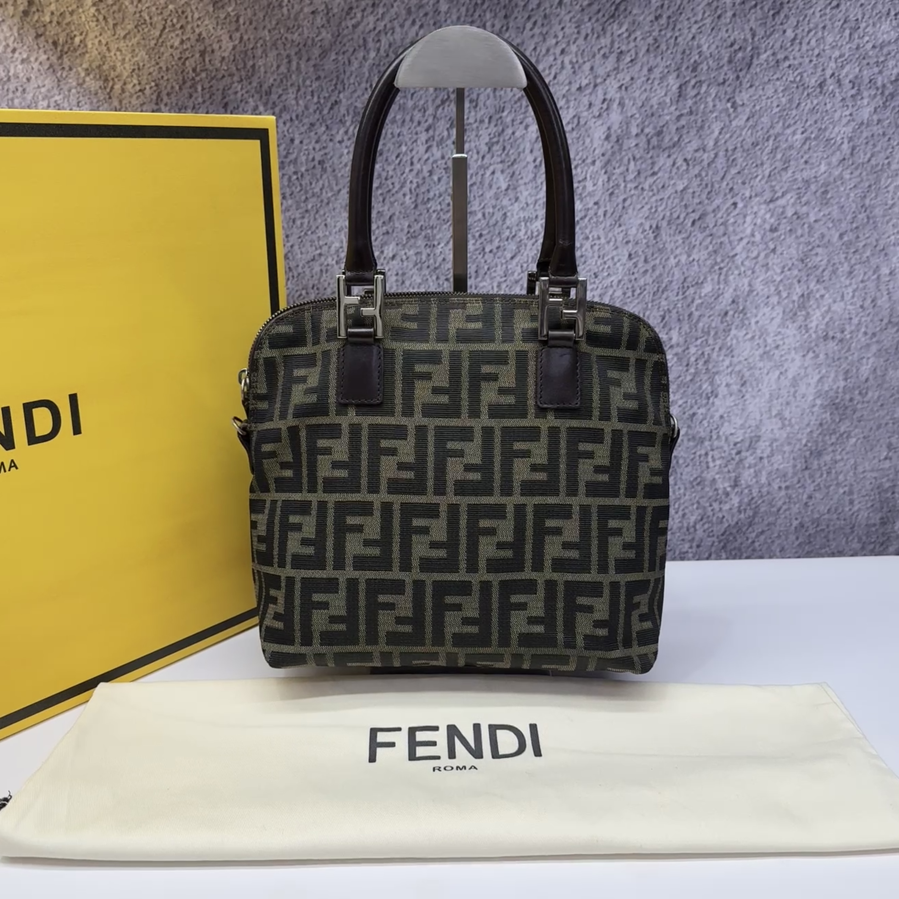 95新 FENDI/芬迪 老花饭盒包/非真假不退补不换