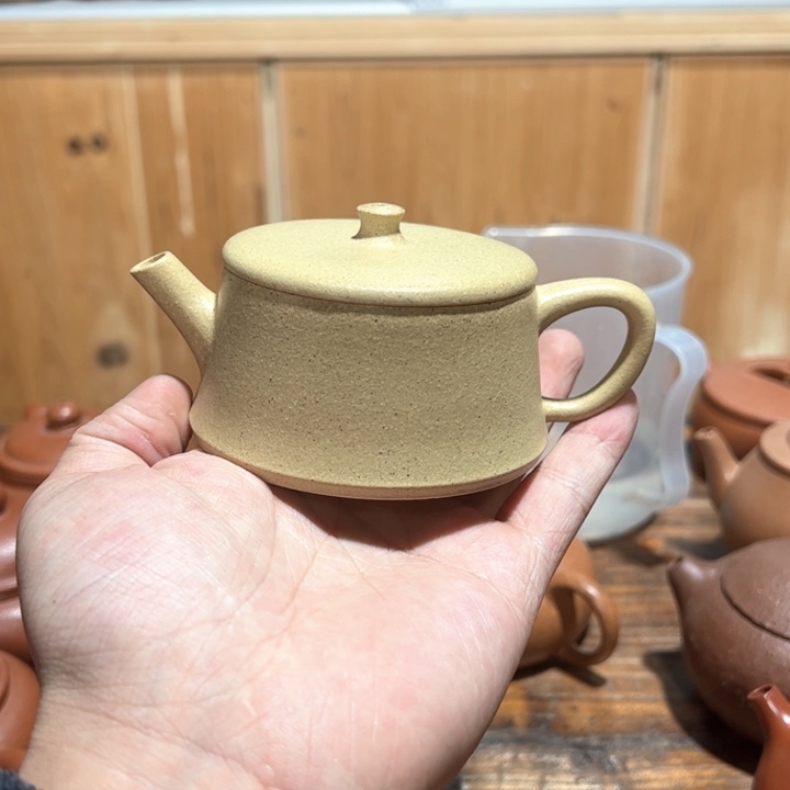 紫砂茶壶……………………………………………………………