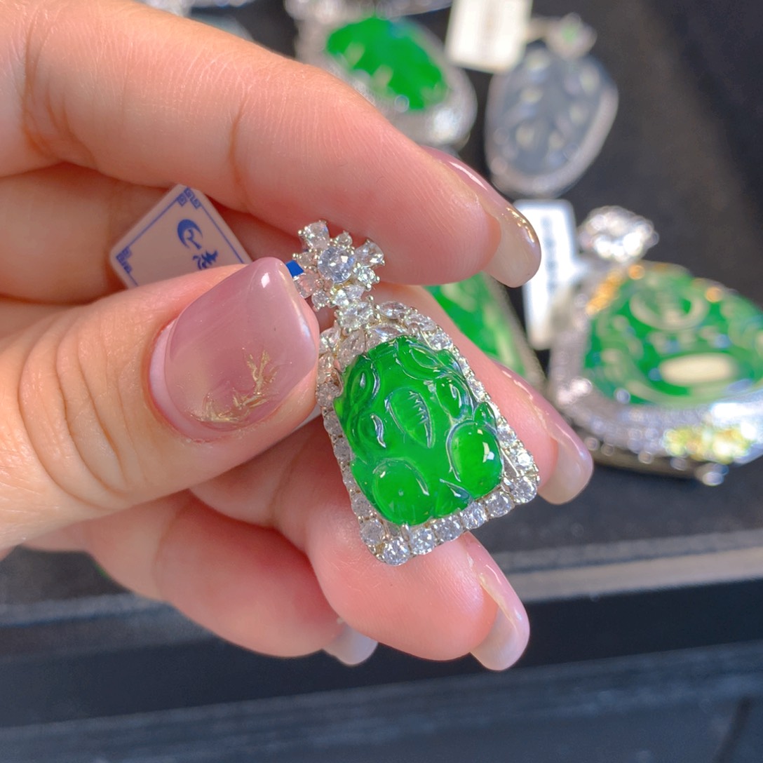 翡翠颈饰银S925镶嵌翡翠