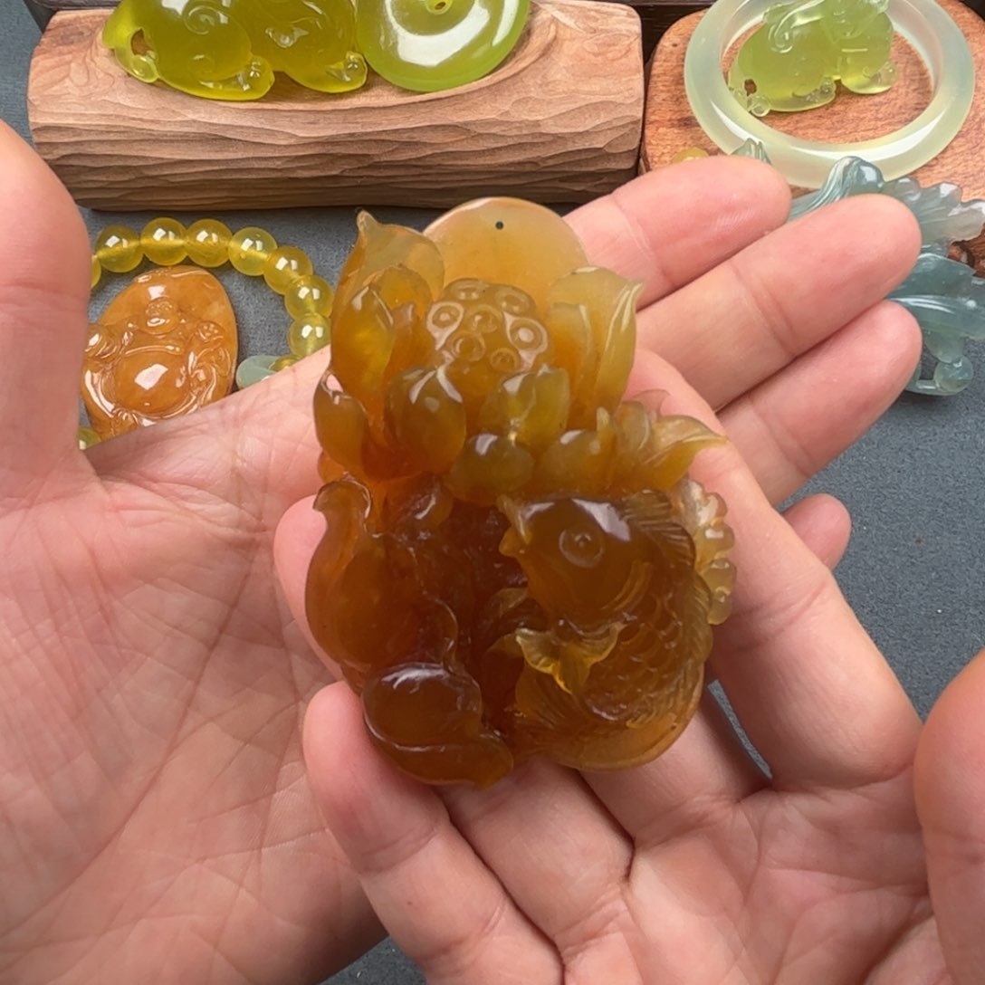 蛇纹石玉吊坠未镶嵌