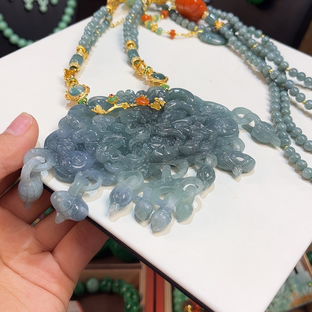 如***醒翡翠未镶嵌颈饰福利