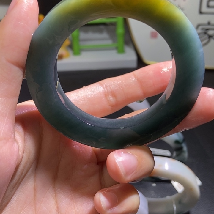 定制翡翠未镶嵌手镯定制
