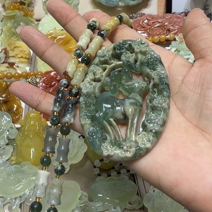 蛇纹石玉吊坠未镶嵌开*果