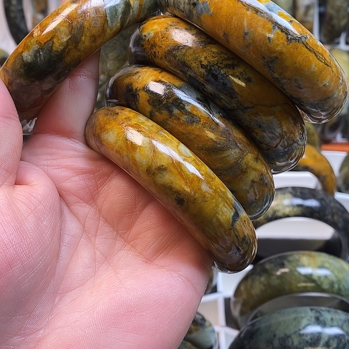 木***花蛇纹石玉未镶嵌手镯