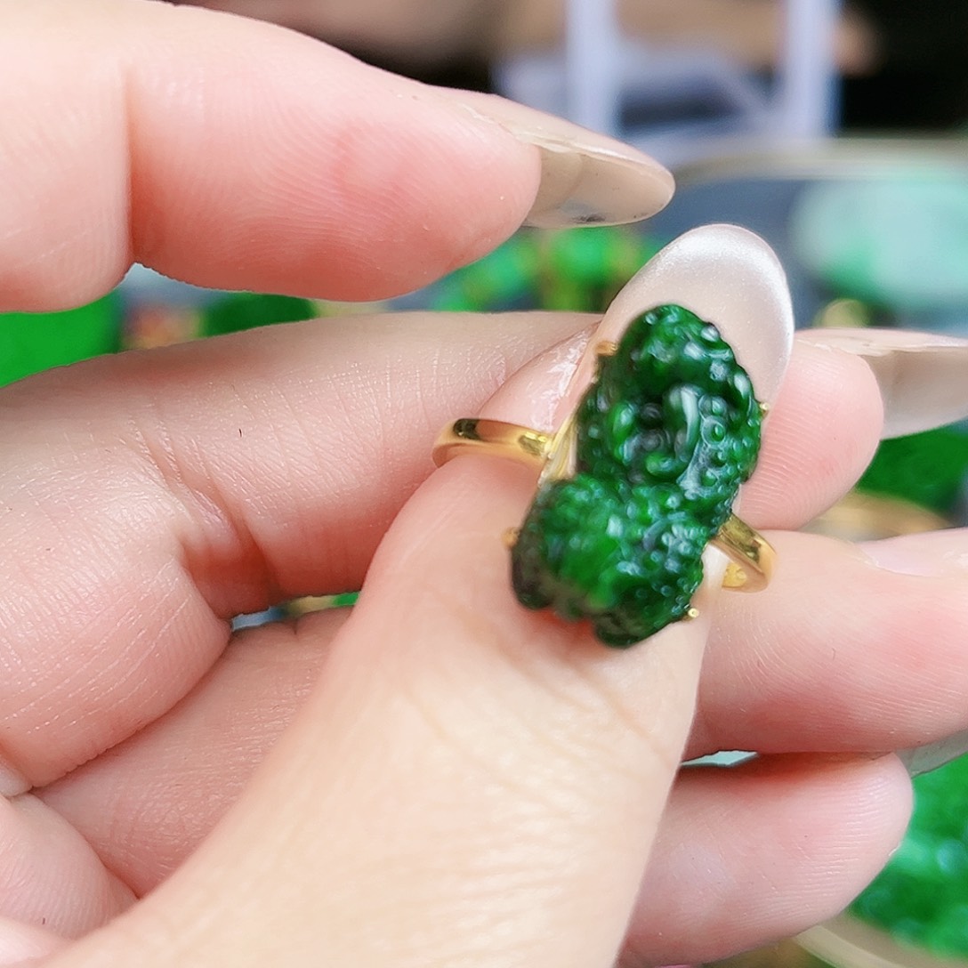 翡翠颈饰银S925镶嵌戒指