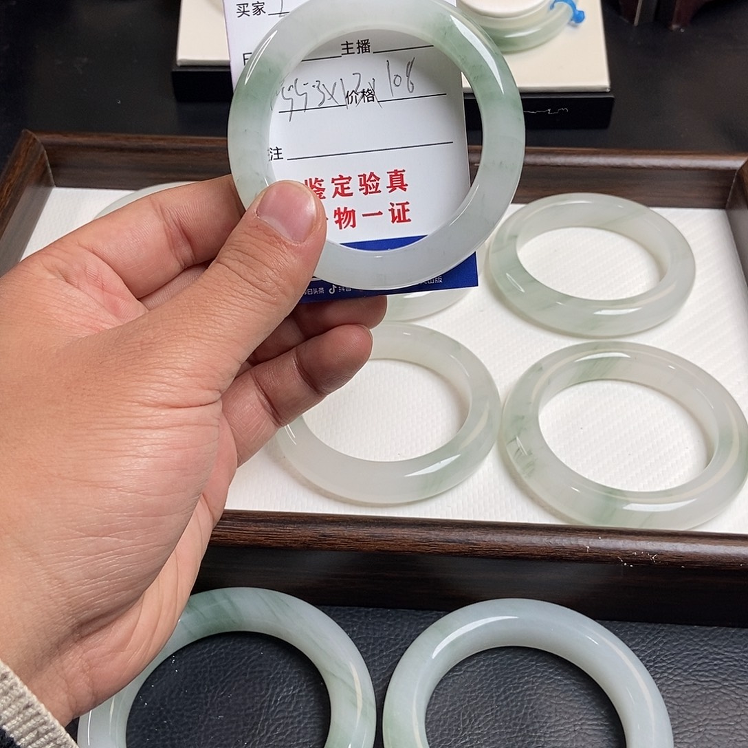 @***啊石英质玉未镶嵌手镯2