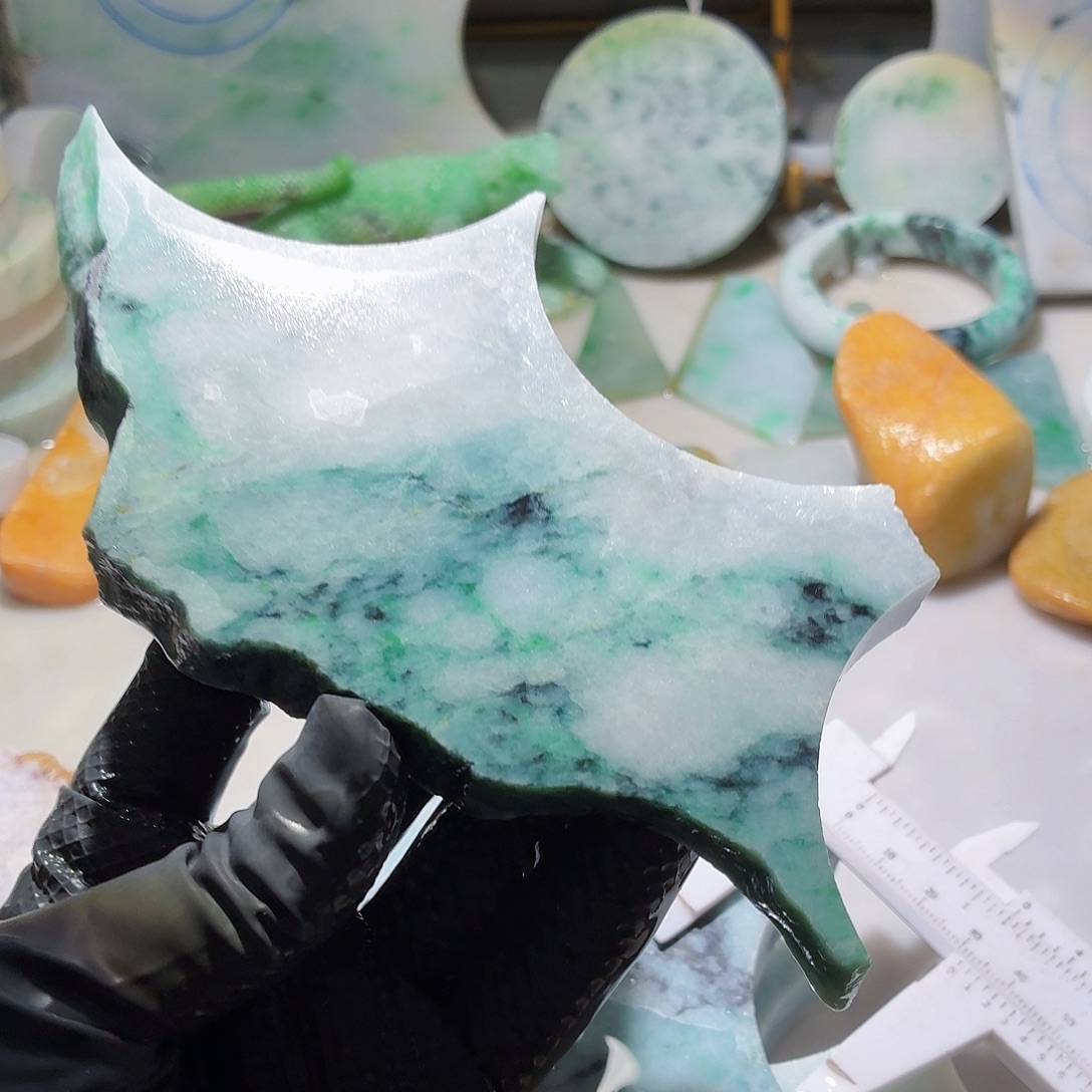 颈饰未镶嵌翡翠边角料