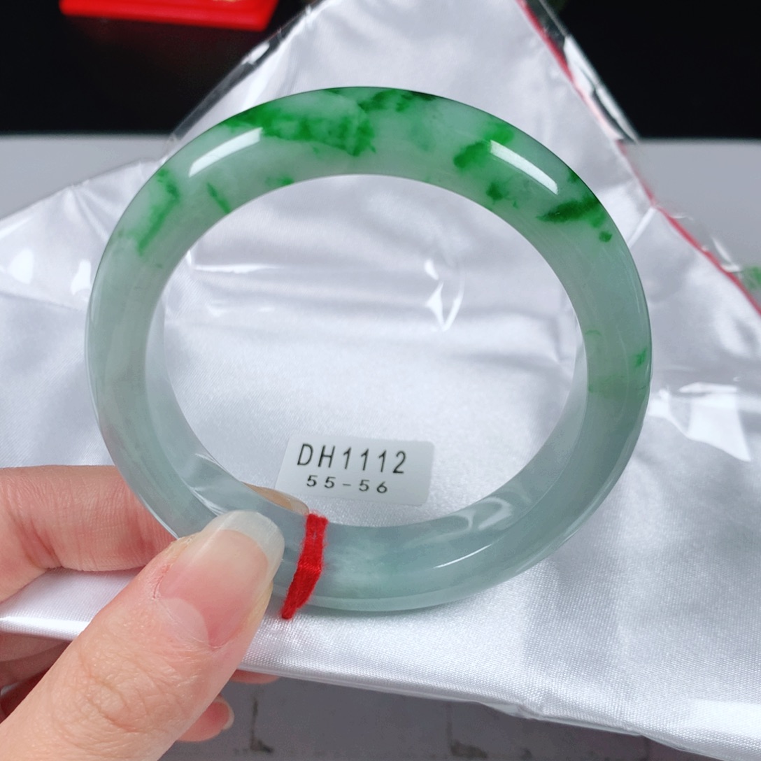 翡翠手镯未镶嵌55圈