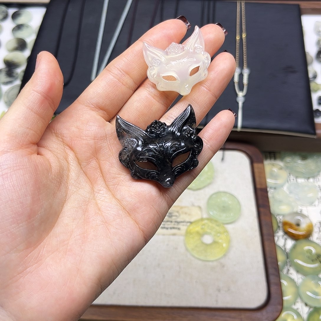 岫玉未镶嵌吊坠(赠链)