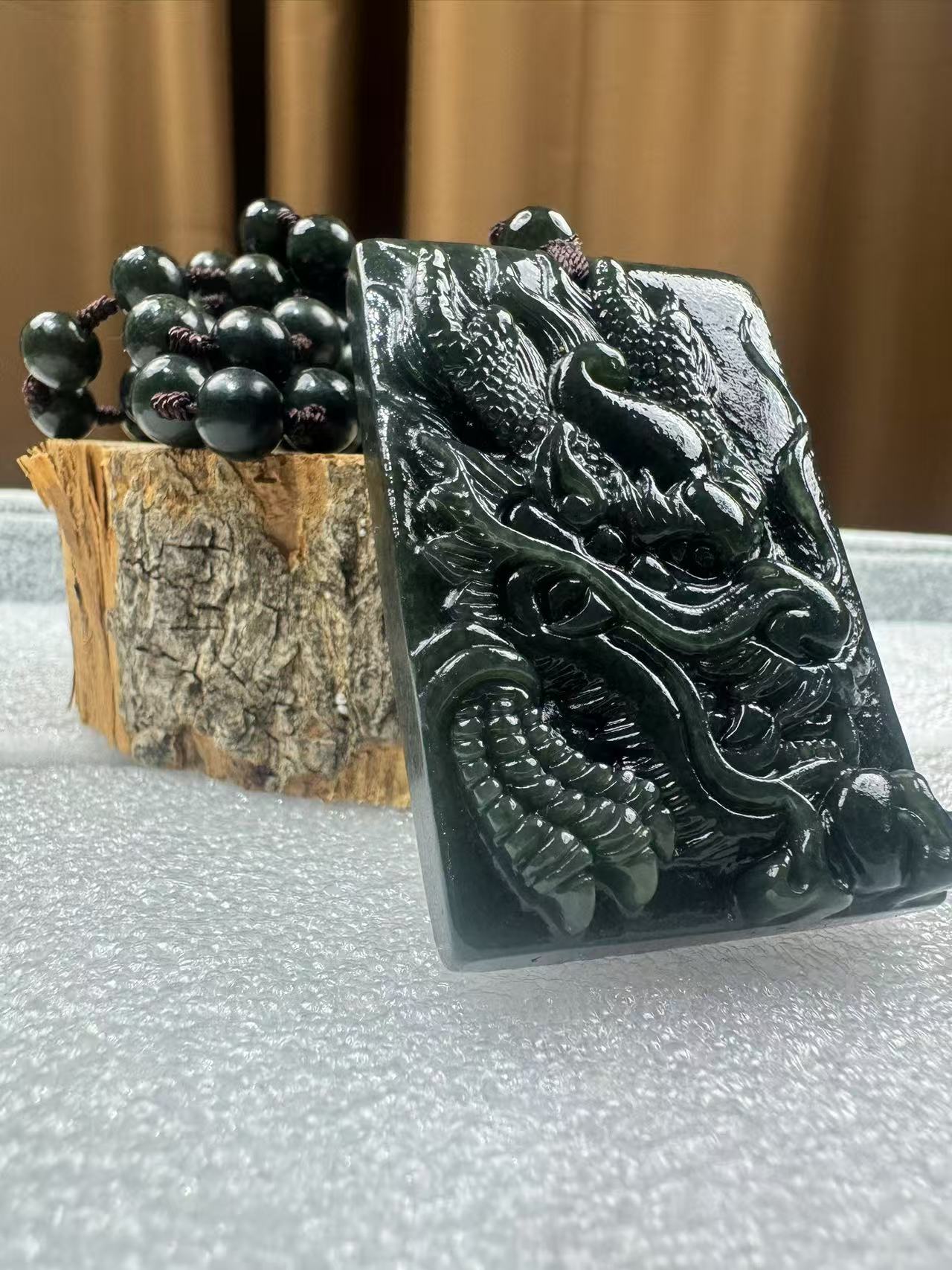 集团宠粉和田玉龙牌