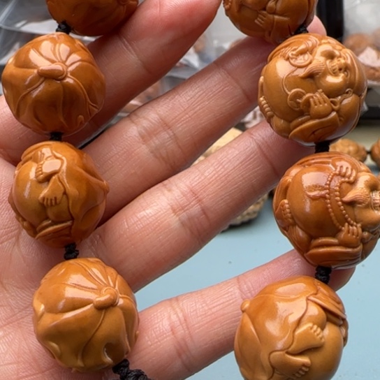 橄榄核手串雕刻工艺