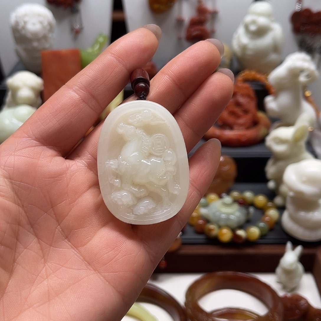 蛇纹石玉吊坠未镶嵌