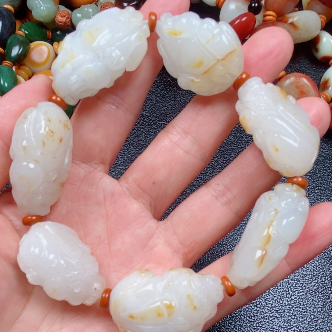 董***师和田玉未镶嵌颈饰