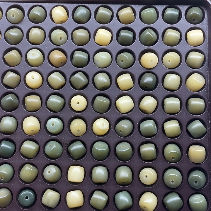 白玉菩提吊坠10、9青提直切200颗