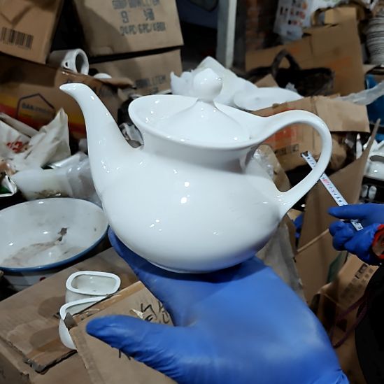 绿泥盘子碗茶壶啥都有