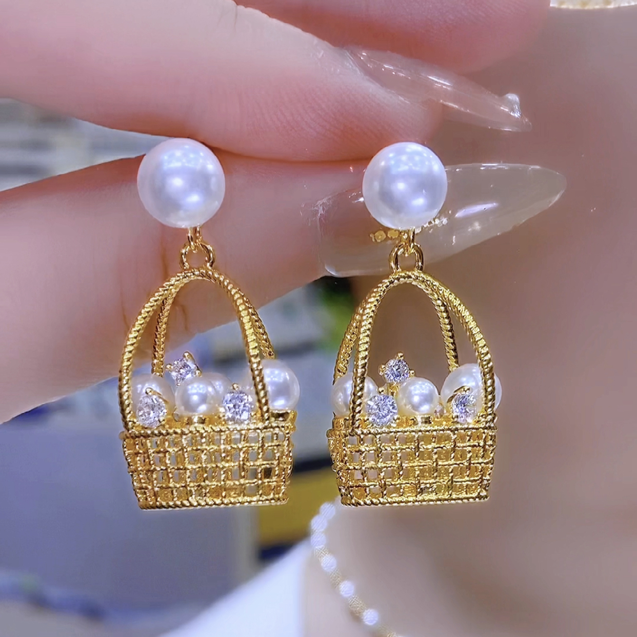 铜合金仿珍珠耳饰 轻奢精致简约百搭花篮耳钉