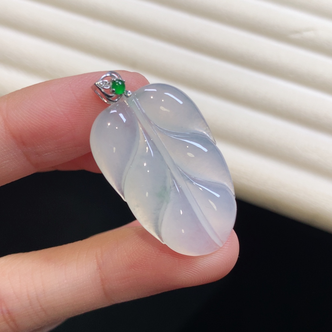 翡翠颈饰18K金镶嵌叶子
