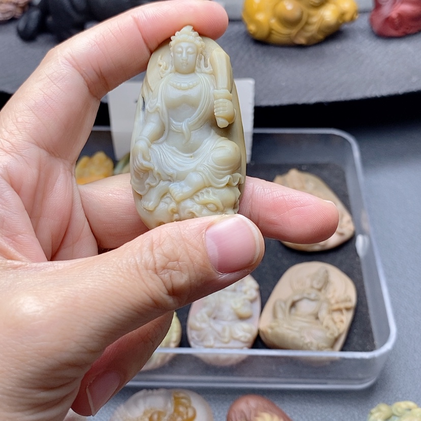 【闪购商品】定制石英质玉吊坠未镶嵌