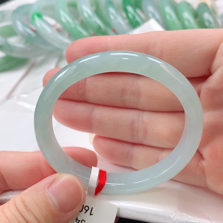 翡翠手镯未镶嵌缅甸A货翡翠手镯