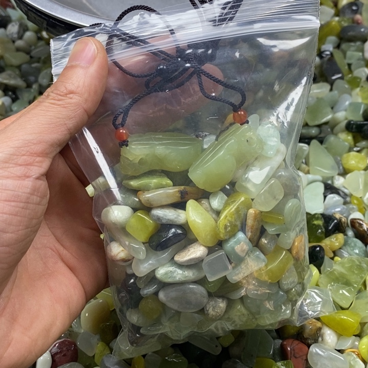 蛇纹石玉未镶嵌鱼缸石