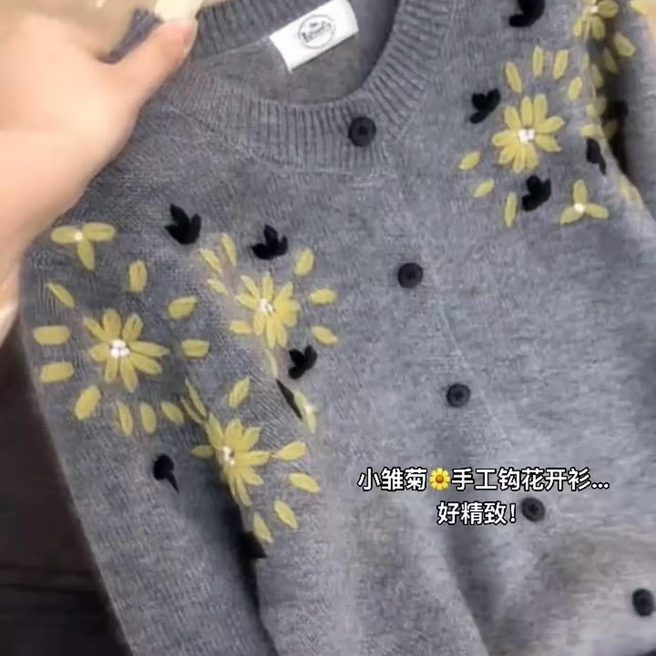 【小雏菊·手工钩花】今年流行穿搭！宽松百搭针织毛衣开衫